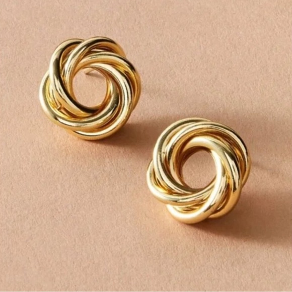 NEW | 14K Gold Plated Elegant Floral Design Earrings ⚜️ - Picture 1 of 4